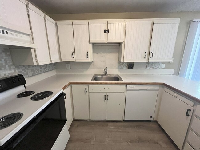 Building Photo - CLM1529 (HOLD FUNDS - leak repair)