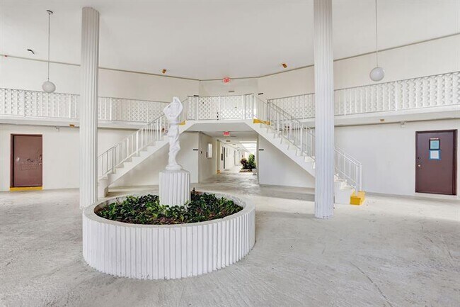 Foto del edificio - 6503 Winfield Blvd