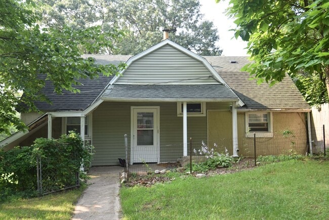 Building Photo - 1311 Montgomery Rd