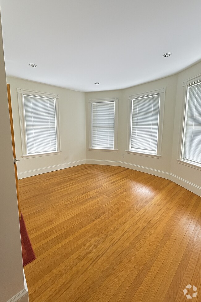 Building Photo - 7 Alcott St