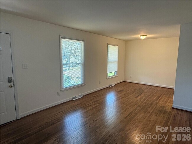 Foto del edificio - 4629 Cinderella Rd