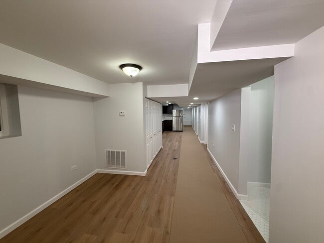 Forced Air HVAC - 1542 N Kolin Ave