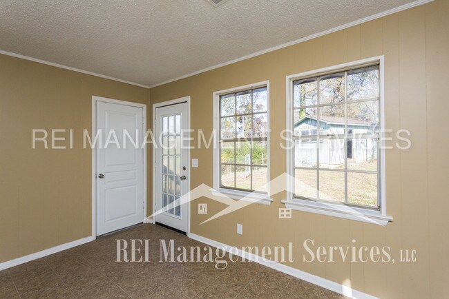 Foto del edificio - 2905 Valleyview Cir