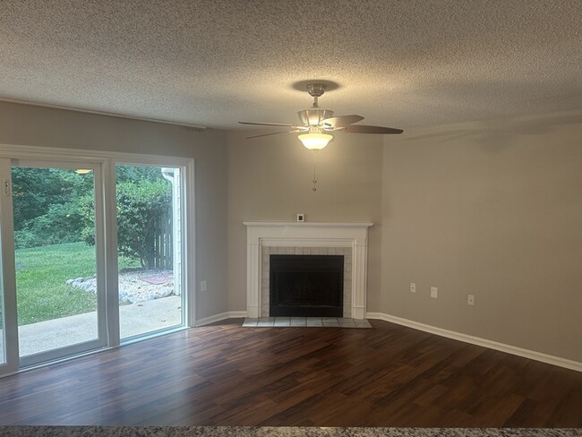 Building Photo - Nicely updated end unit townhouse. Great l...