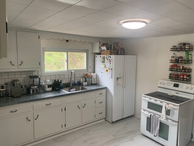 Building Photo - 600 Sellers Ave