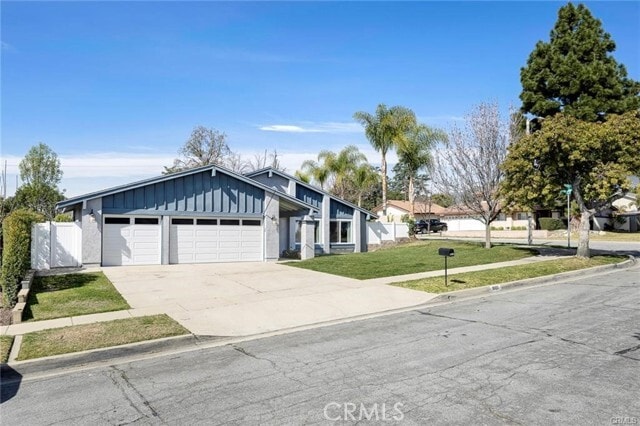Building Photo - 1683 N Lakewood Ave