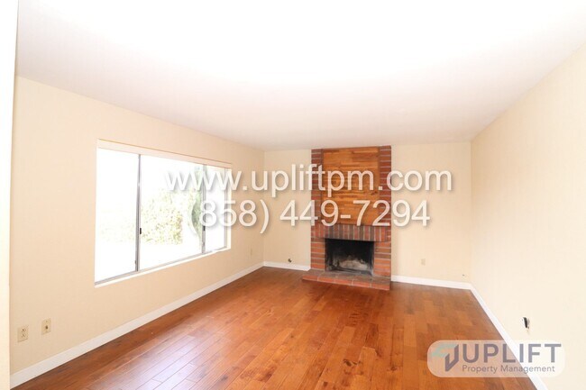 Foto del edificio - 3 Bed, 2 Bath House w/ 2-Car Garage, Priva...