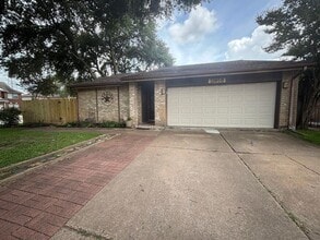 Building Photo - 11958 Meadow Crest Dr