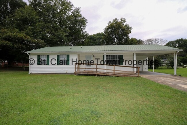 Building Photo - One level Home Close to Town