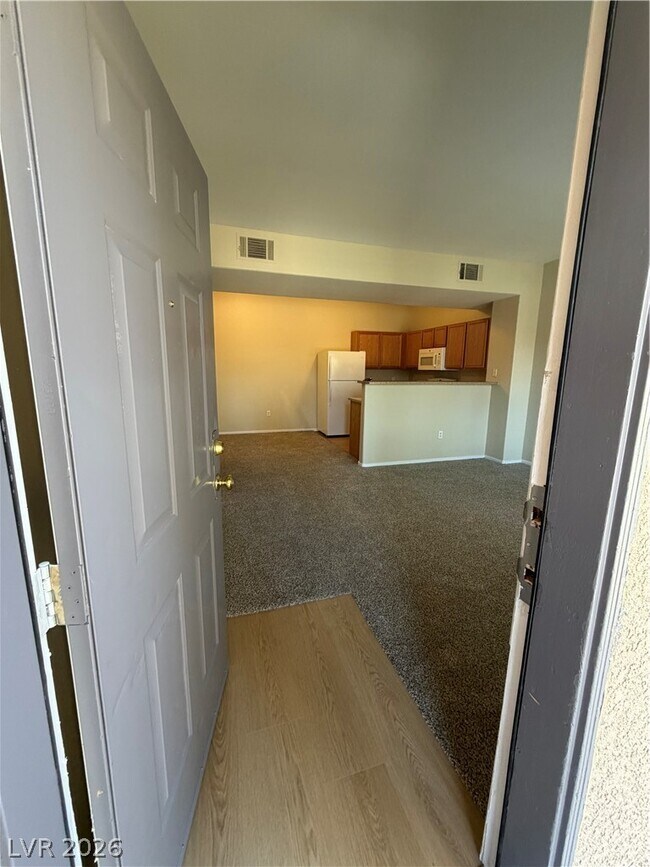 Building Photo - 2060 Rancho Lake Dr