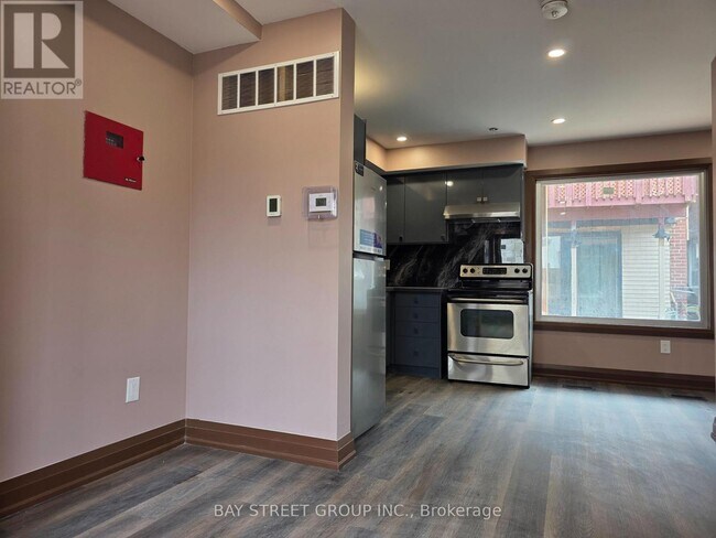 Photo du bâtiment - 108 Chatham Ave