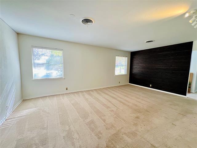 Foto del edificio - 8715 Labron Ave