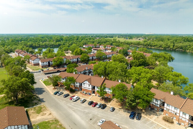 Building Photo - Magnolia Lake Apartments