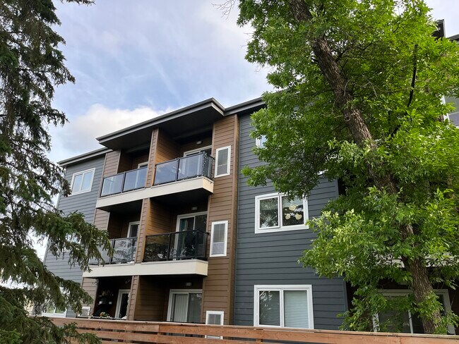 Photo du bâtiment - 1023 Wilkes Av