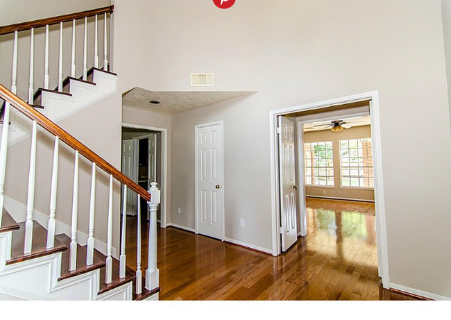 The foyer. In the front door. - 13338 Clayton Hill Dr