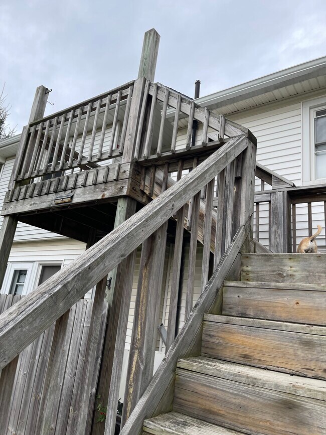 Upstairs Apartment - 413 E Main St