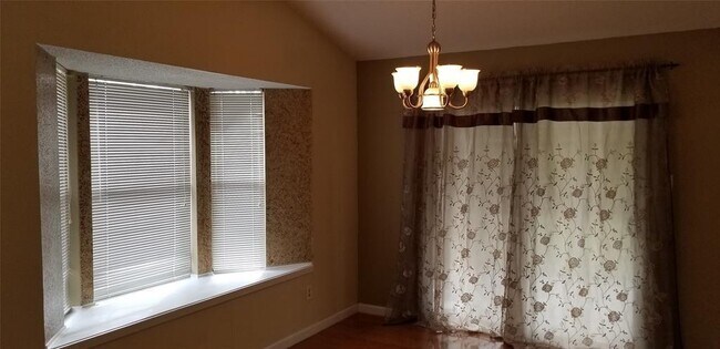 Building Photo - 6912 Fox Valley Ln