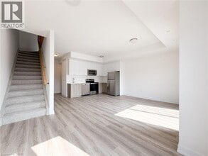 Building Photo - 25 Palace St