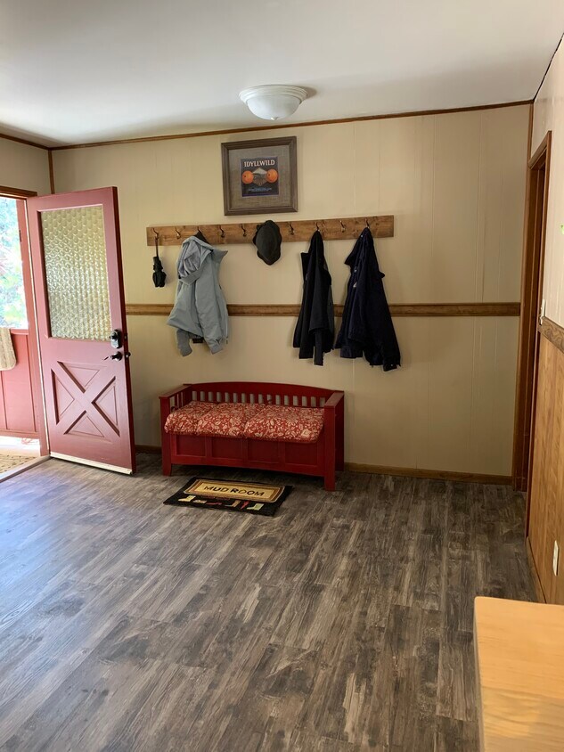 26501 Crestview Dr, IdyllwildPine Cove, CA 92549 House Rental in