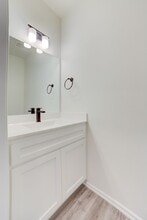Building Photo - 706 W 54th St