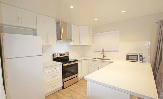 Building Photo - 3466 Paxton Ave