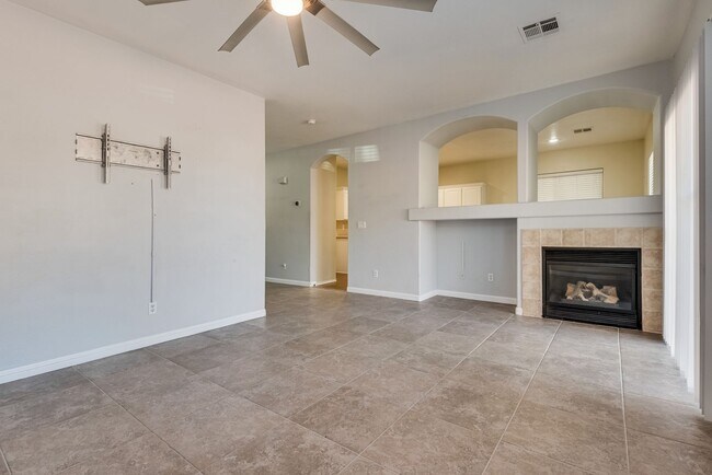 Foto del edificio - Beautifully Maintained Two-Story Home with Updated Kitchen and Private Patio