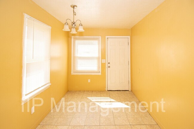 Foto del edificio - 3 bedroom/1 bath ranch in the W.130th/Puri...