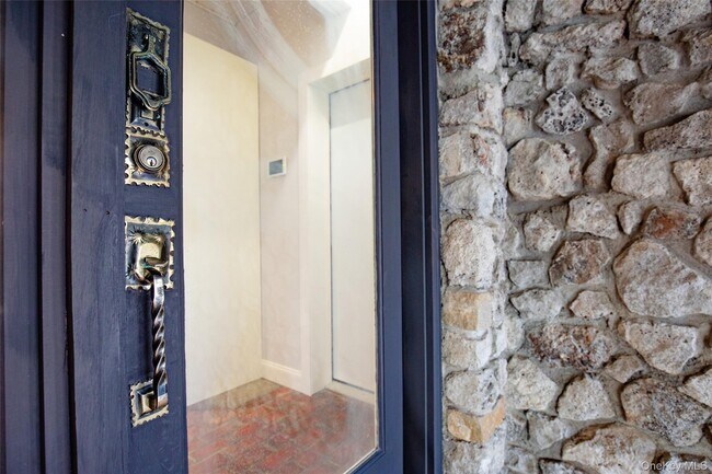 Foto del edificio - 53 Woods Rd