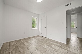 Building Photo - 849 S Elm St