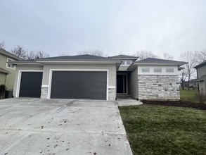Building Photo - 1517 SW Hedgewood Ln