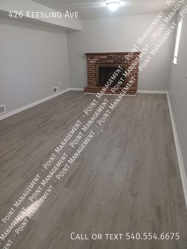 Foto del edificio - 426 Keesling Ave