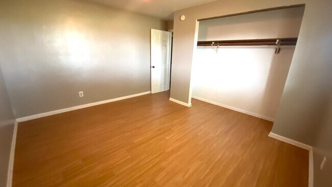 Foto del edificio - 205 &amp; 207 Briarbrook Drive