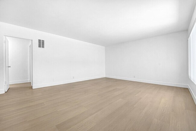 Foto del edificio - 744 S Windsor Blvd