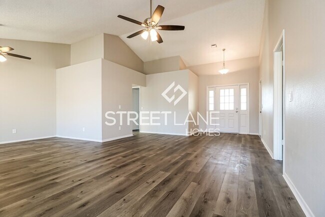 Foto del edificio - REDUCED PRICE! Charming 4 Bedroom in Peoria!