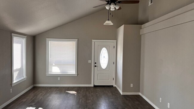 Building Photo - Beautiful & Spacious Home for Rent