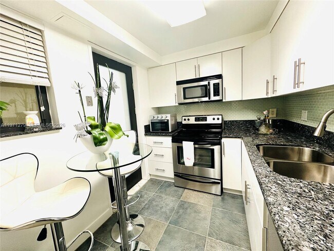 Foto del edificio - 301 Golden Isles Dr