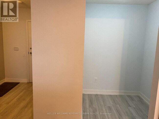 Building Photo - 33 Singer Ct