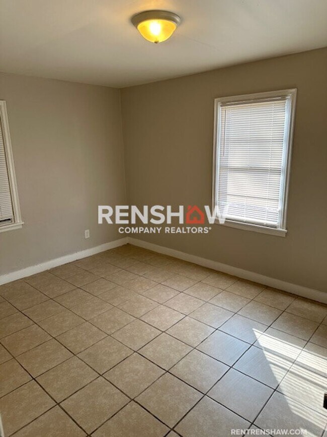 Building Photo - Classic 2 bedroom 1 bath in Memphis Now Av...
