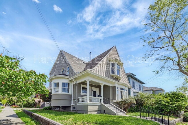 Building Photo - 1729 Milvia St