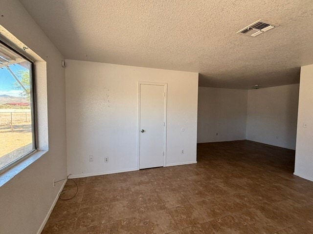 Building Photo - 2700 W Shauna Dr