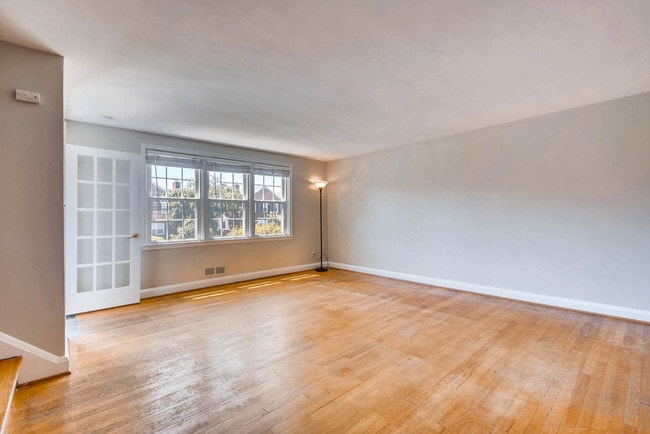 Building Photo - 1538 Dellsway Rd