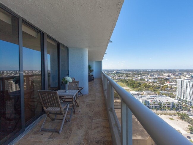 Building Photo - 1717 N Bayshore Dr