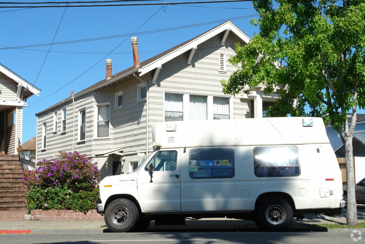 41114111A Adeline St, Emeryville, CA 94608 Apartments in Emeryville