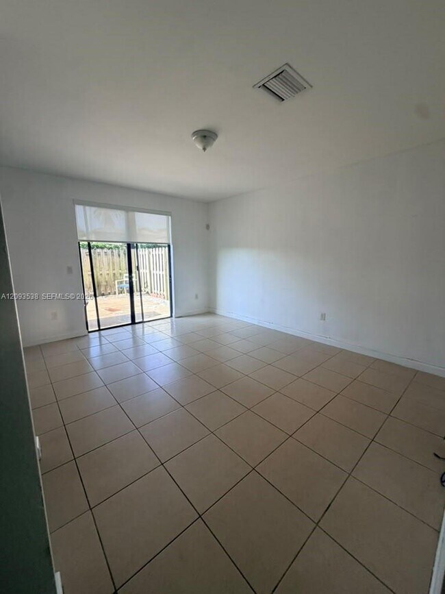 Foto del edificio - 11387 SW 232nd Terrace