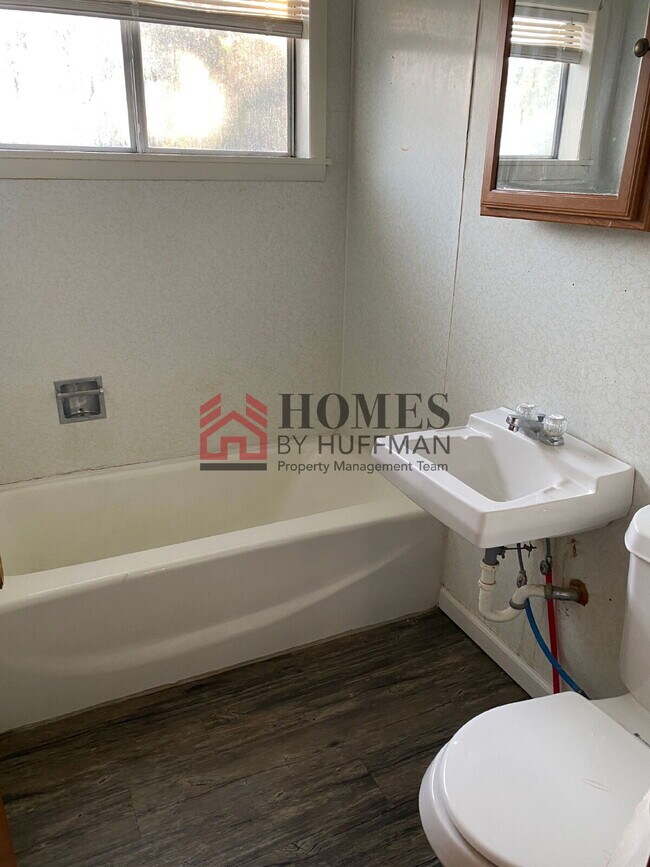 Foto del edificio - $99 Move In Special | Two Bedroom Apartment | New Harmony, Indiana