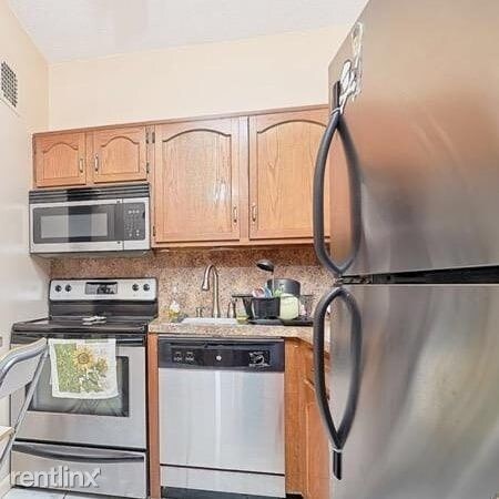 Building Photo - 2 br, 1 bath Apartment - 10104 4th Ave