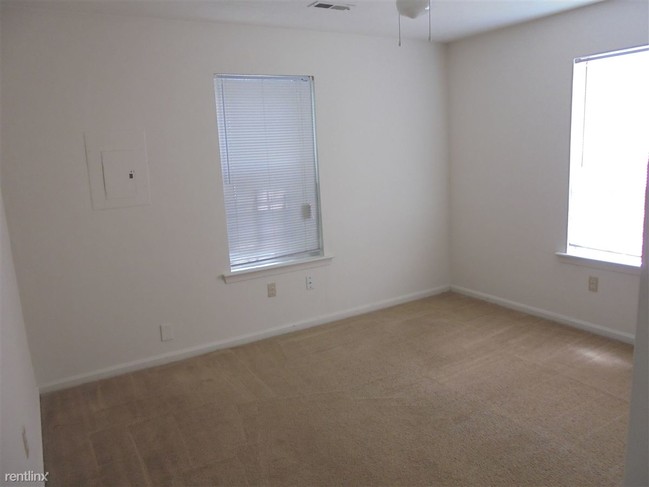 Building Photo - 4032 Bluestone Ave