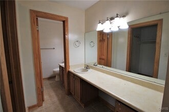 Building Photo - 222 Shuart Ave