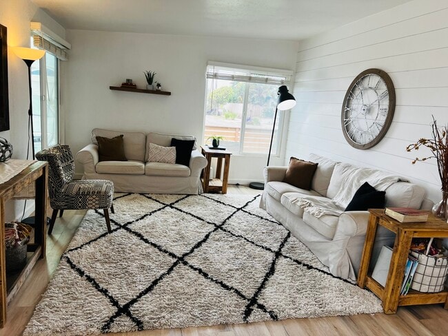 Building Photo - 719 Holly Ave