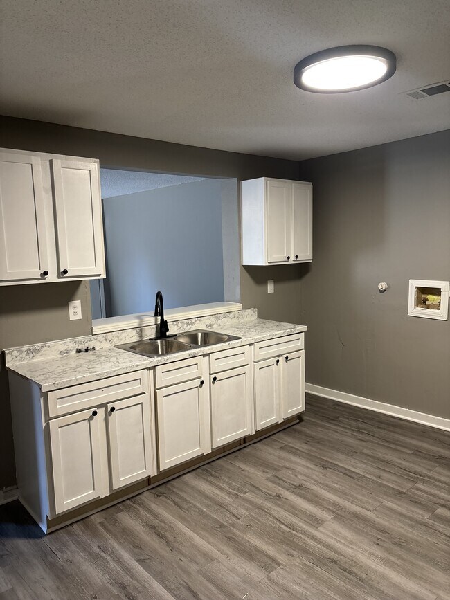 Foto del edificio - 3638 Russelwood Dr